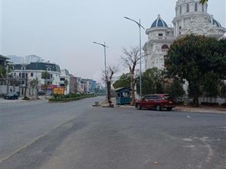 Cho thuê tòa nhà làm vp du học, dưỡng lão hà đông, 1800m2 xây 600m2x5,5t, 1 hầm 3 thang máy pccc