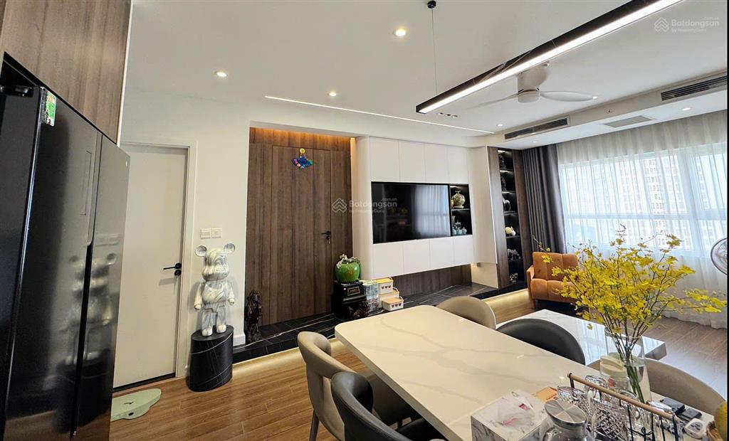 Chính chủ bán căn 3pn 128m2 tầng trung hướng mát, full nt, slot ô tô tại golden palace 9.4 tỷ