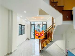 Bán nhà 3 tầng vào ở ngay gần mặt tiền đường vĩnh khánh. ngay phố ẩm thực