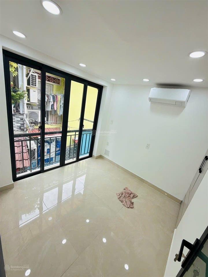 Bán nhà đẹp vào ở ngay trên đường bến vân đồn