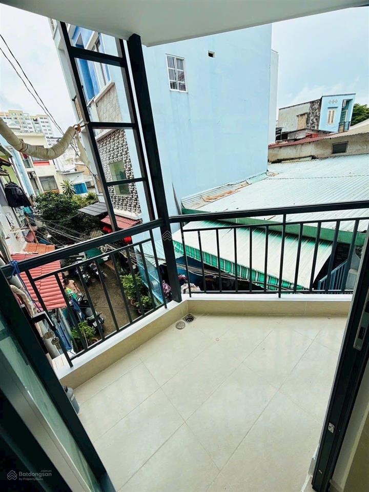 Bán nhà đẹp vào ở ngay trên đường bến vân đồn