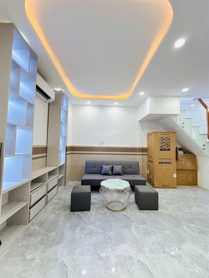 Bán nhà đẹp vào ở ngay trên đường bến vân đồn