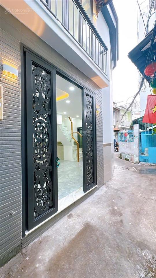 Bán nhà đẹp vào ở ngay trên đường bến vân đồn