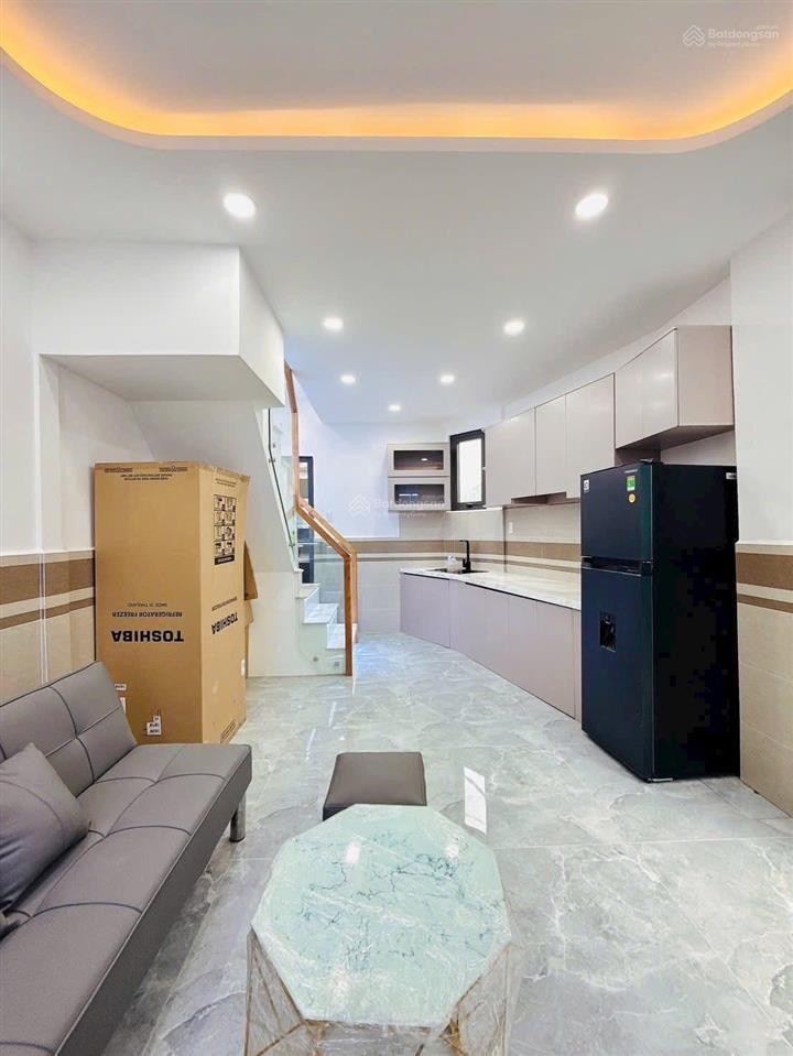 Bán nhà đẹp vào ở ngay trên đường bến vân đồn