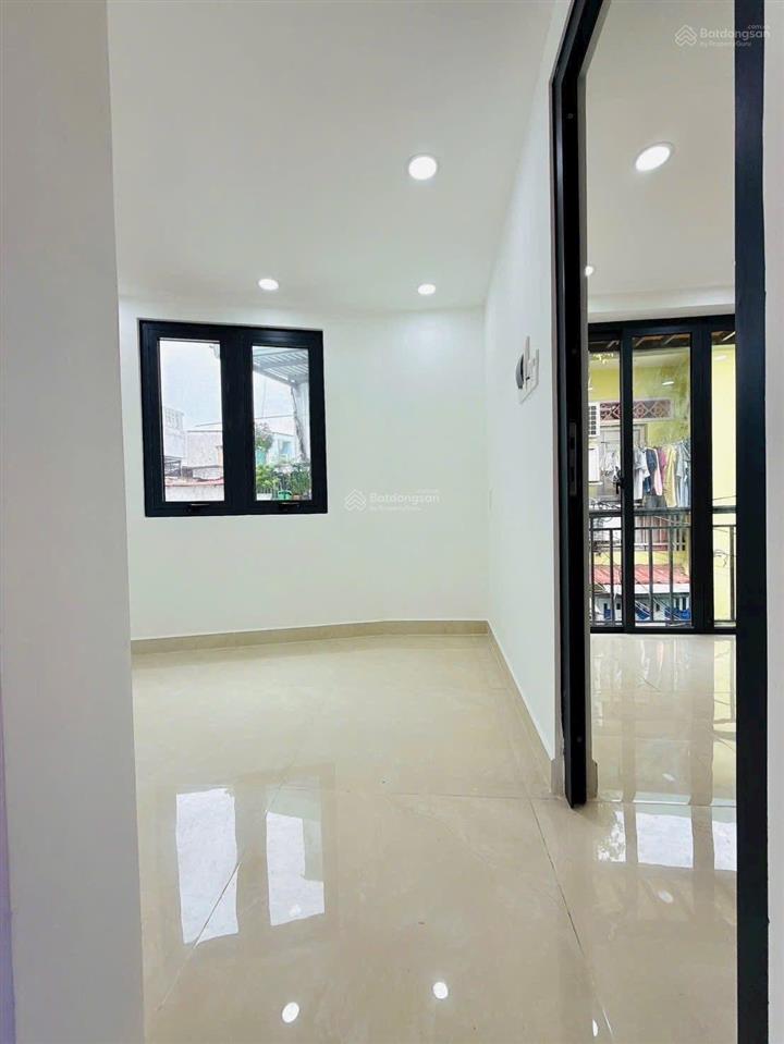 Bán nhà đẹp vào ở ngay trên đường bến vân đồn