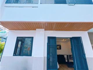 Bán nhà đẹp 2 tầng khu dân cư. xe hơi đỗ cửa trên trục đường nguyễn khoái