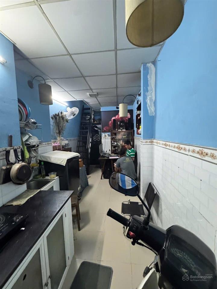 Bán nhà mặt tiền đường đoàn văn bơ. vừa ở vừa kinh doanh.