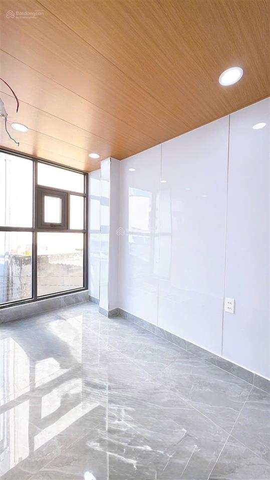 Bán nhà mới 4 tầng có sân thượng. vào ở ngay đường đoàn văn bơ