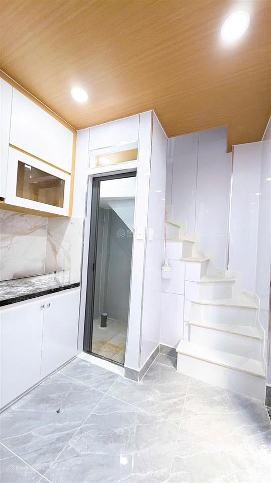 Bán nhà mới 4 tầng có sân thượng. vào ở ngay đường đoàn văn bơ