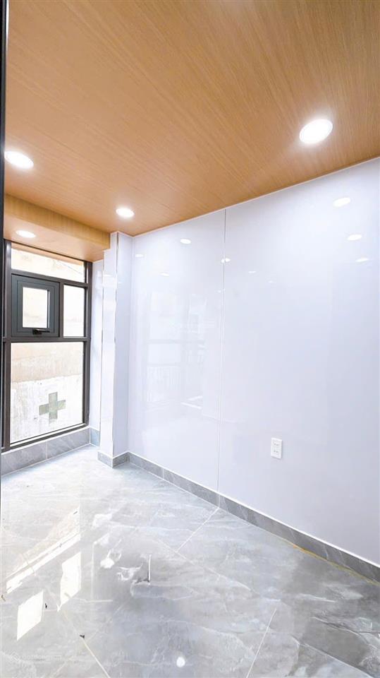 Bán nhà mới 4 tầng có sân thượng. vào ở ngay đường đoàn văn bơ