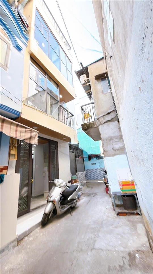 Bán nhà mới 4 tầng có sân thượng. vào ở ngay đường đoàn văn bơ