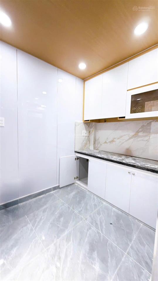 Bán nhà mới 4 tầng có sân thượng. vào ở ngay đường đoàn văn bơ