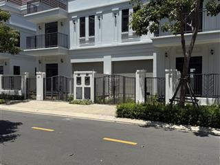 Chủ cần bán biệt thự song lập. 13,5 tỷ / bao full thuế phí.  0969 903 ***