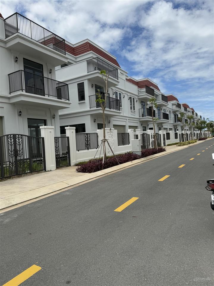 Lavida vũng tàu chính chủ gửi bán biệt thự song lập 170m2 3 tầng. giá 13,5 tỷ. bao full thuế phí