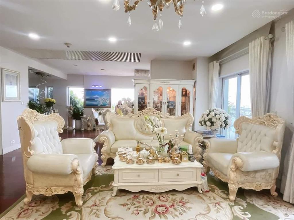 Bán rất gấp căn duplex lô góc 310m2, 4pn full nội thất siêu sang, view hồ tây, vườn nướng bbq 55m2