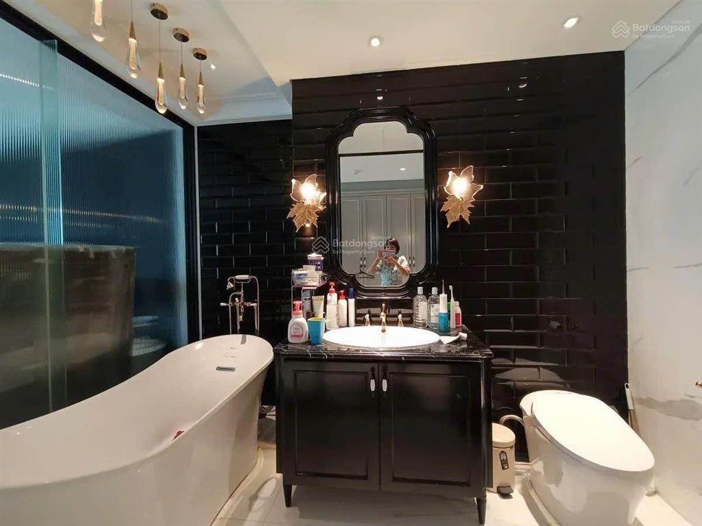 Bán căn góc 4pn, 200m2 tầng đẹp view vinhomes riverside siêu vip, nội thất luxury đẳng cấp nhất tòa