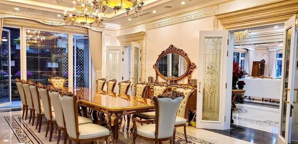 Bán biệt thự mặt hồ tây, đường quảng an, 500 m2, 4 tầng, mt 28m. view trực diện hồ tây vô cùng vip