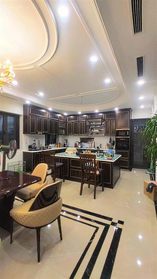 Bán biệt thự 200m2 lô góc, 4tầng, mt 25m. full nội thất luxury. an ninh, dân trí cao, kd sầm uất.