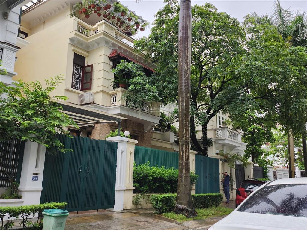 Bán nhà lô góc nguyễn gia thiều, hoàn kiếm diện tích 300 m2, mt20m. tuyến phố đẳng cấp nhất quận