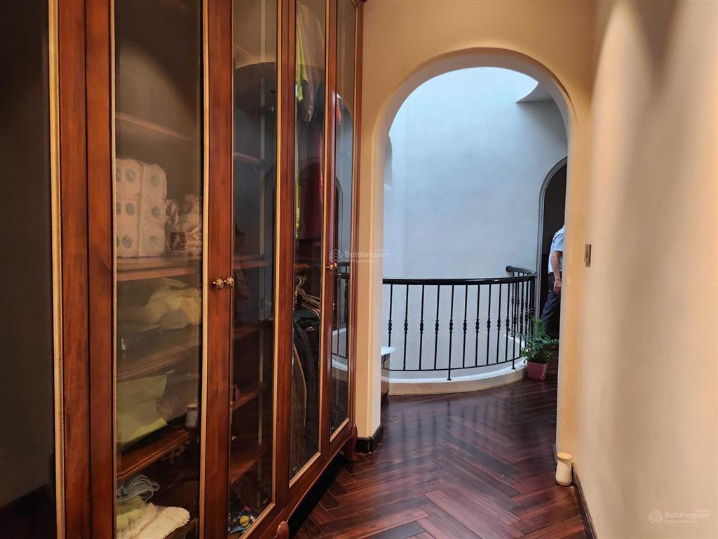 Bán nhà lô góc nguyễn gia thiều, hoàn kiếm diện tích 300 m2, mt20m. tuyến phố đẳng cấp nhất quận