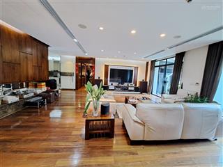 Bán căn hộ cao cấp 215m2 mặt đường thành thái đối diện công viên cầu giấy. full nội thất luxury.