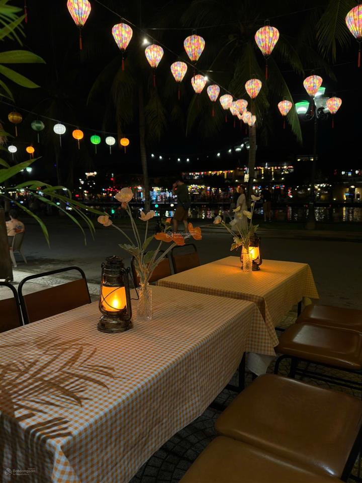 Bán nhà hàng siêu vip 400m2, mặt view sông lớn 11m, lô góc duy nhất 4 mặt phố. dòng tiền 3 tỷ/năm.