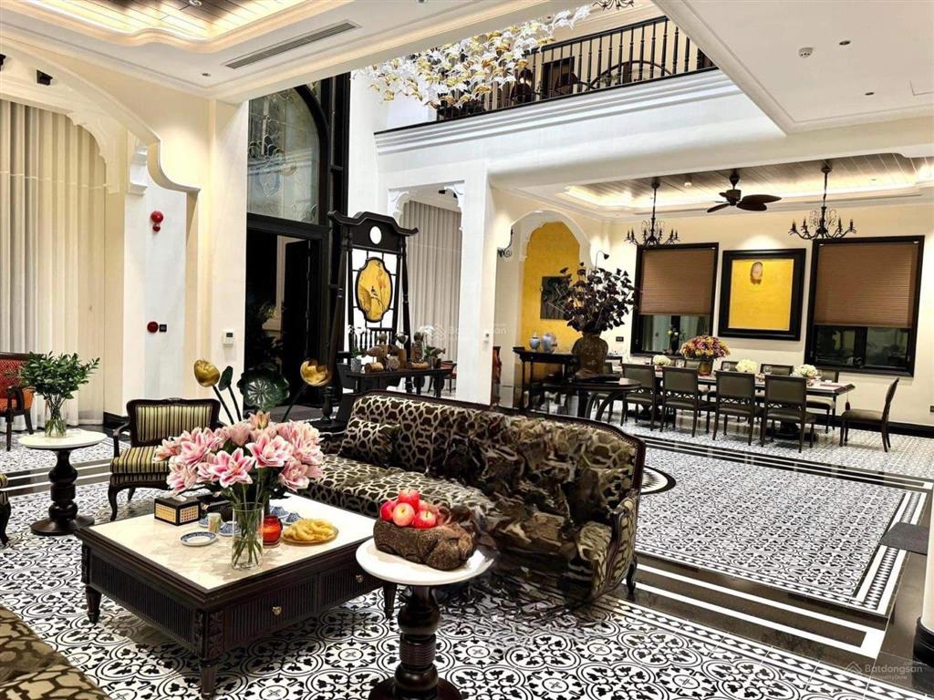 Bán tòa văn phòng 8 tầng 380m2 tích hợp penhouse đẳng cấp thượng lưu với dòng tiền 700tr/ tháng