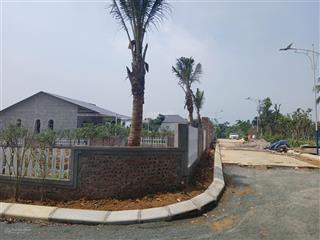 Chủ đất gửi bán 137,8m2. sẵn sổ đỏ công chứng trong ngày. xung quanh là khu nhà vườn liền kề