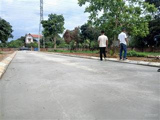 Em có lô đất muốn bán. lương sơn hòa bình. sát chợ và các trường học