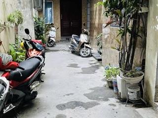 Bán nhà lĩnh nam 25m2  5t  3 tỷ  3pn  gần ô tô  không qh