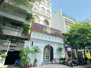 Cho thuê nhà trung tâm quận 3  đường hồ xuân hương ngang gần 7m, có thang máy