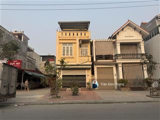 Mặt đường trung lực đoạn đẹp nhất vỉa hè gần 10m dt 100m2