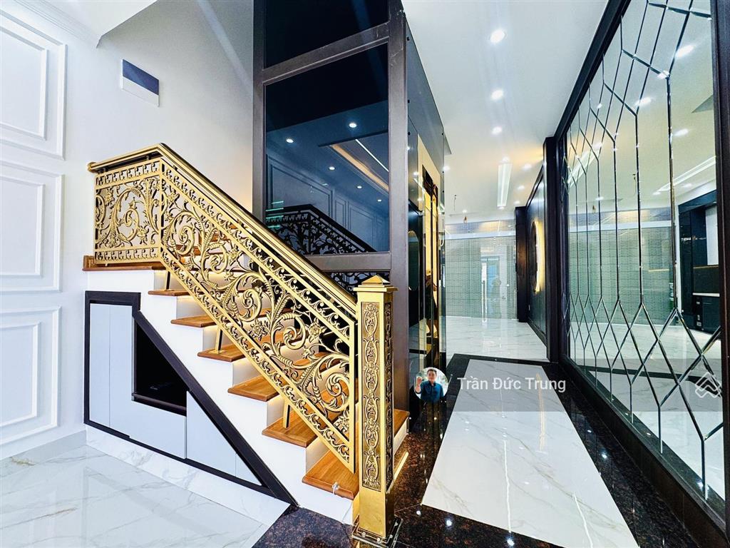 Xây mới 4 tầng thang máy ngô gia tự p, full đồ