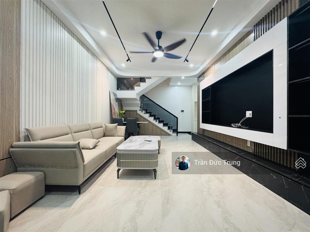 Nhà đẹp 75m2 sau mặt đường trần nguyên hãn full đồ 4 tầng