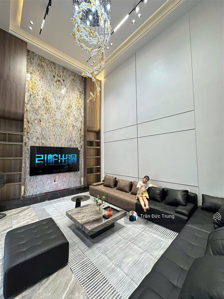 Nhà mặt đường 8m tuyến 2 thiên lôi, sát aeon mall lê chân, 5 tầng có thang máy