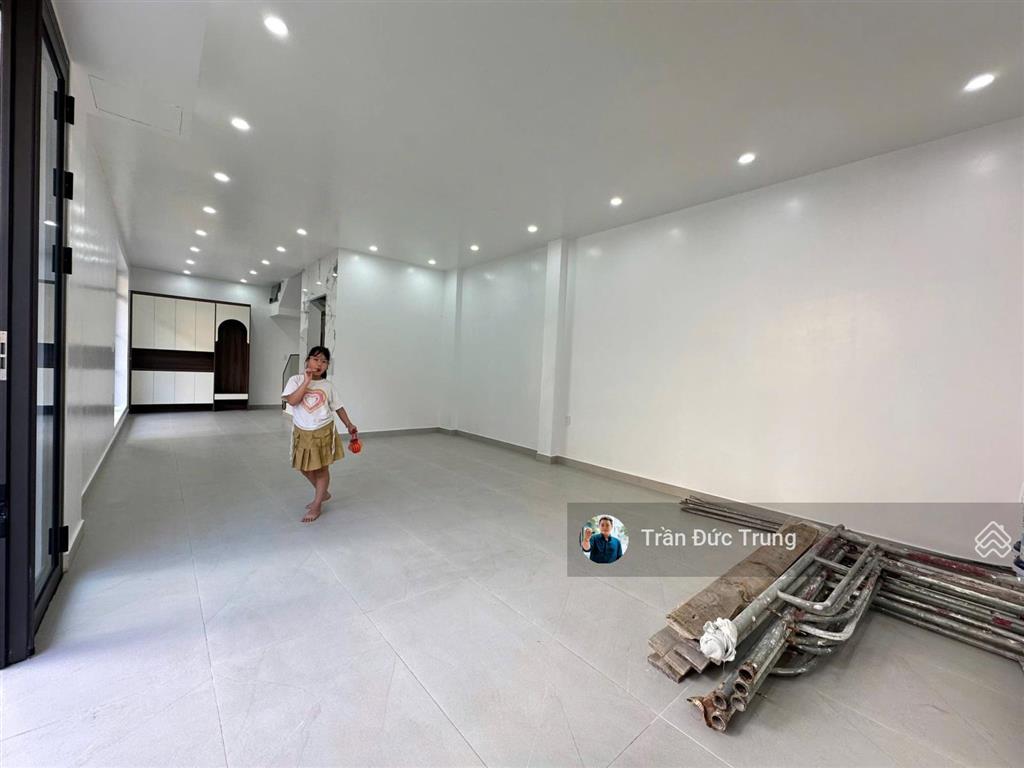 Nhà mặt đường 8m tuyến 2 thiên lôi, sát aeon mall lê chân, 5 tầng có thang máy