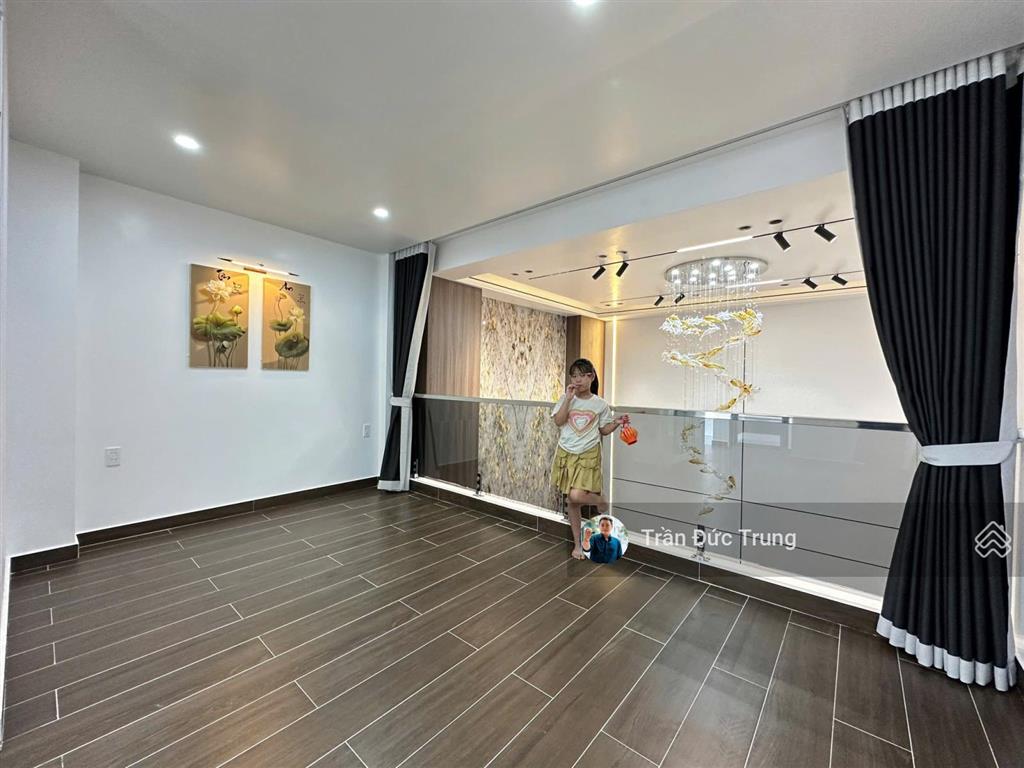 Nhà mặt đường 8m tuyến 2 thiên lôi, sát aeon mall lê chân, 5 tầng có thang máy