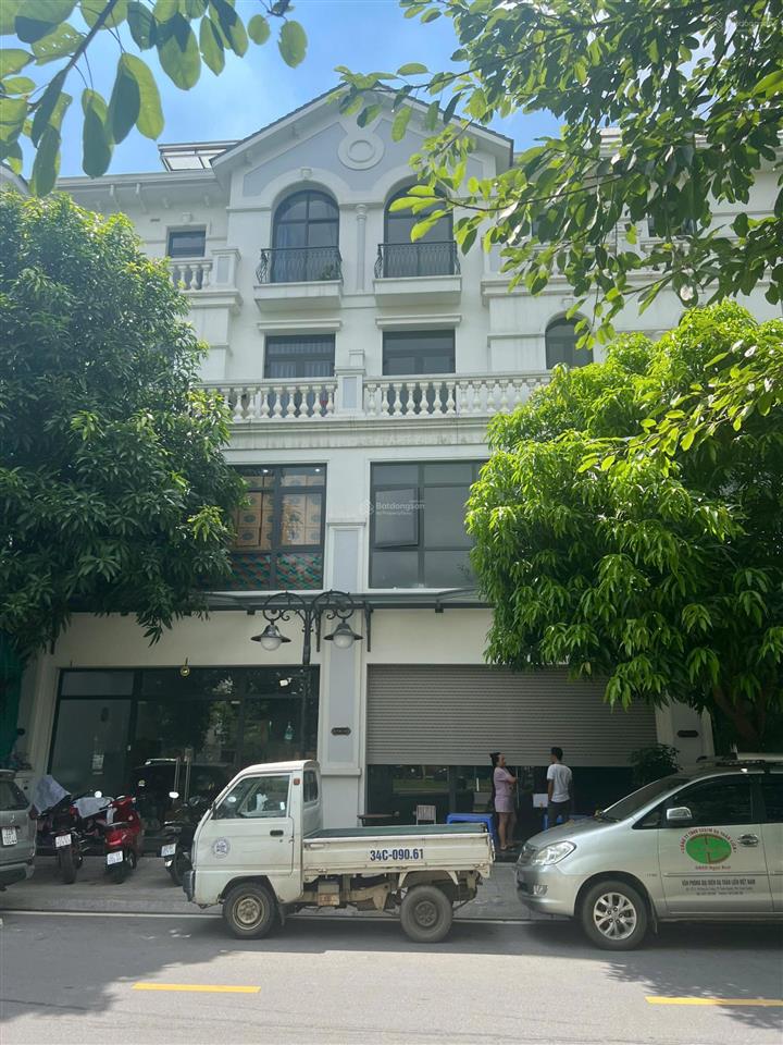 Shop sổ lâu dài nt06, hoàn thiện 23.6 tỷ có thang máy, đường 52m gần masteri gia lâm (0985 941 ***)
