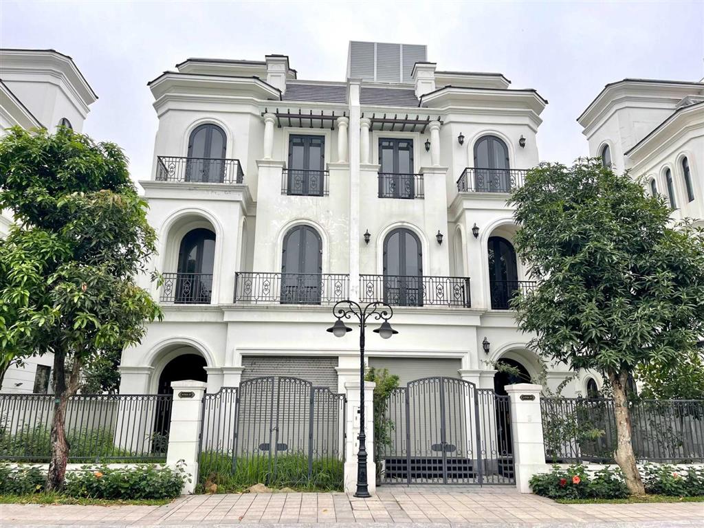 (gấp) bán biệt thự ngọc trai đảo nhỏ 165m2 gần hồ, giá 39.8 tỷ vin gia lâm (0985 941 ***)