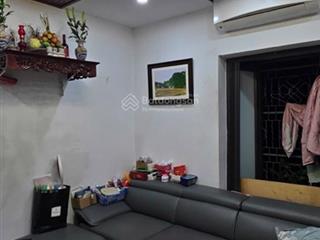 Tập thể trần khát chân. hai bà trưng. hn ô tô đỗ chân cầu thang. tầng 2. dt 50m. full nội thất 3,6t