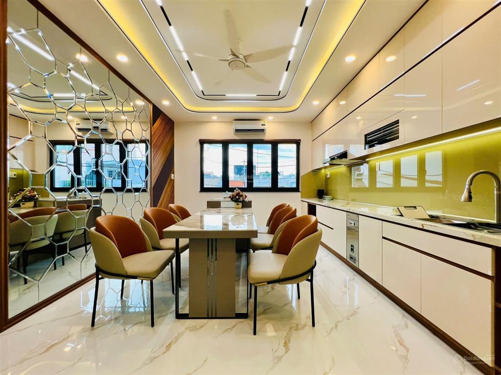 Dãy nhà siêu phẩm lê trọng tấn (4m x 20m đúc 4,5 tấm  hẻm 10m) thang máy 450kg  nội thất cao cấp