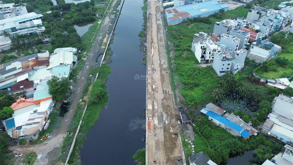 Bán đất mặt tiền đường 20m kênh tham lương đang làm ( ~ 80m2 giá 5,7 tỷ shr) phù hợp mua đầu tư
