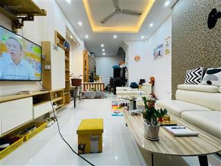 Bán nhà lạc long quân  tây hồ, 42m 5t, gần oto, nhà đẹp full nội thất, dân xây, giá 12 tỷ