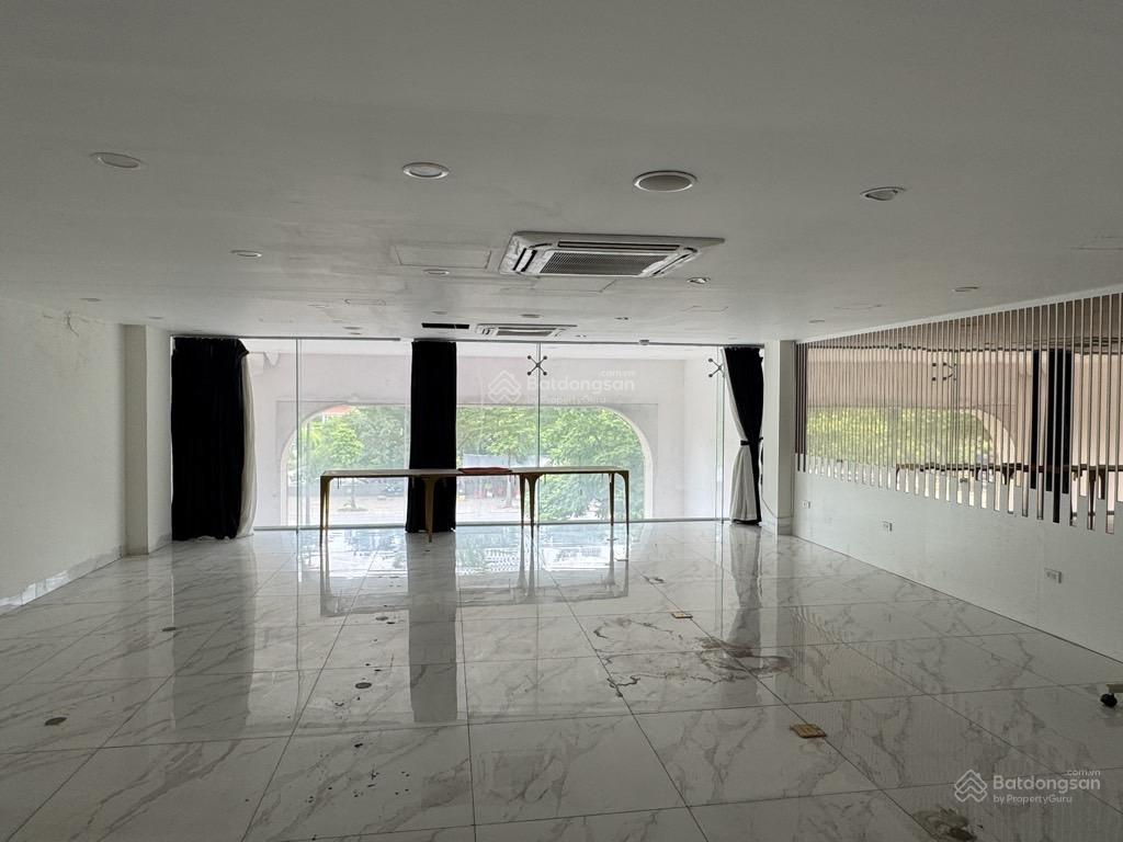 Siêu phẩm mặt phố vip cầu giấy 9 tầng nổi + 1 hầm thang máy thông sàn thiết kế hiện đại