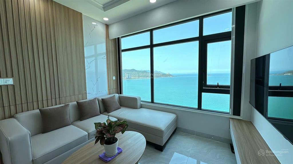 Căn hộ góc biển vip 3902 oc2b view trọn vịnh hòn chồng nha trang