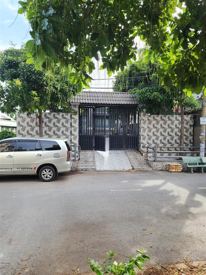 Bán biệt thự đẹp ngay lộc vừng, quốc lộ 13, 22,5 tỷ, 320m2, ngang 11m, 2 sổ