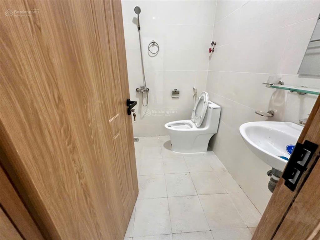 Cho thuê căn hộ cao cấp sát chợ tam hiệp , dt đa dạng 2245m2 , sân để xe hơi, gd 4 người thoải mái