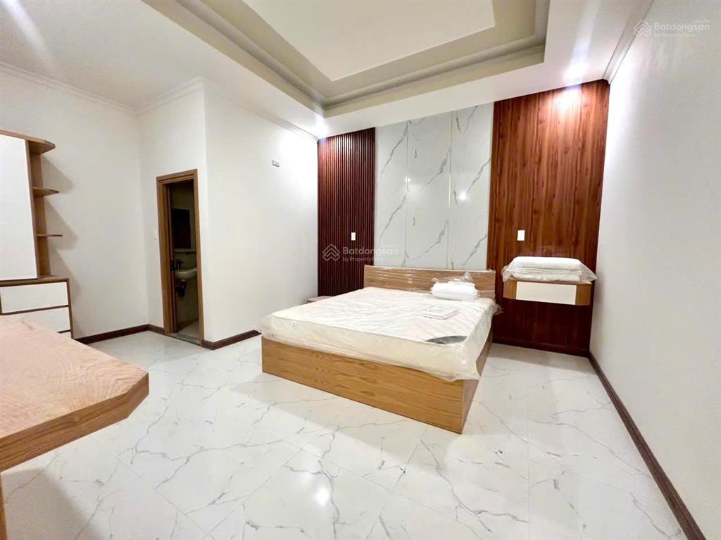 Cho thuê căn hộ cao cấp sát chợ tam hiệp , dt đa dạng 2245m2 , sân để xe hơi, gd 4 người thoải mái