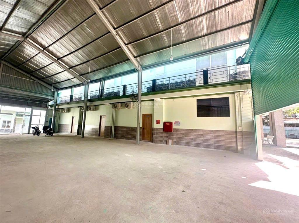 Cho thuê căn hộ cao cấp sát chợ tam hiệp , dt đa dạng 2245m2 , sân để xe hơi, gd 4 người thoải mái