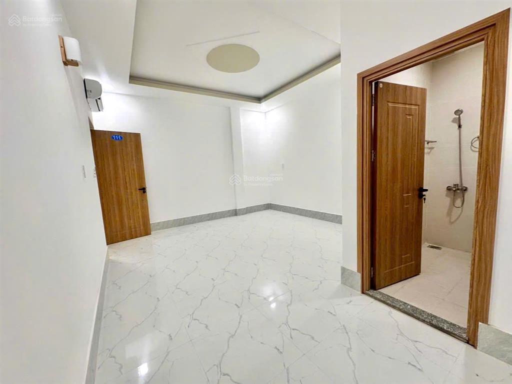 Cho thuê căn hộ cao cấp sát chợ tam hiệp , dt đa dạng 2245m2 , sân để xe hơi, gd 4 người thoải mái